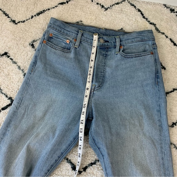 Levi’s Women’s Relaxed Fit Kiss Off Jeans - Picture 4 of 8